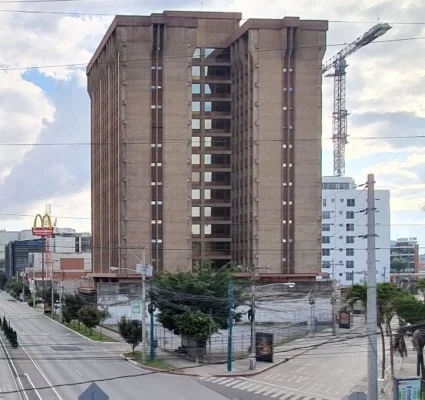 edificio torre cafe en la zona 4